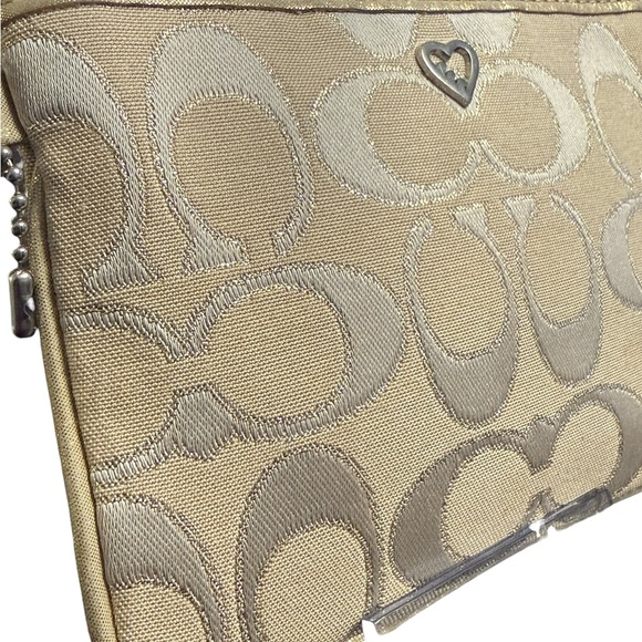 Coach Poppy Signature Lurex Wristlet w/ Poppy Heart - Picture 2 of 6